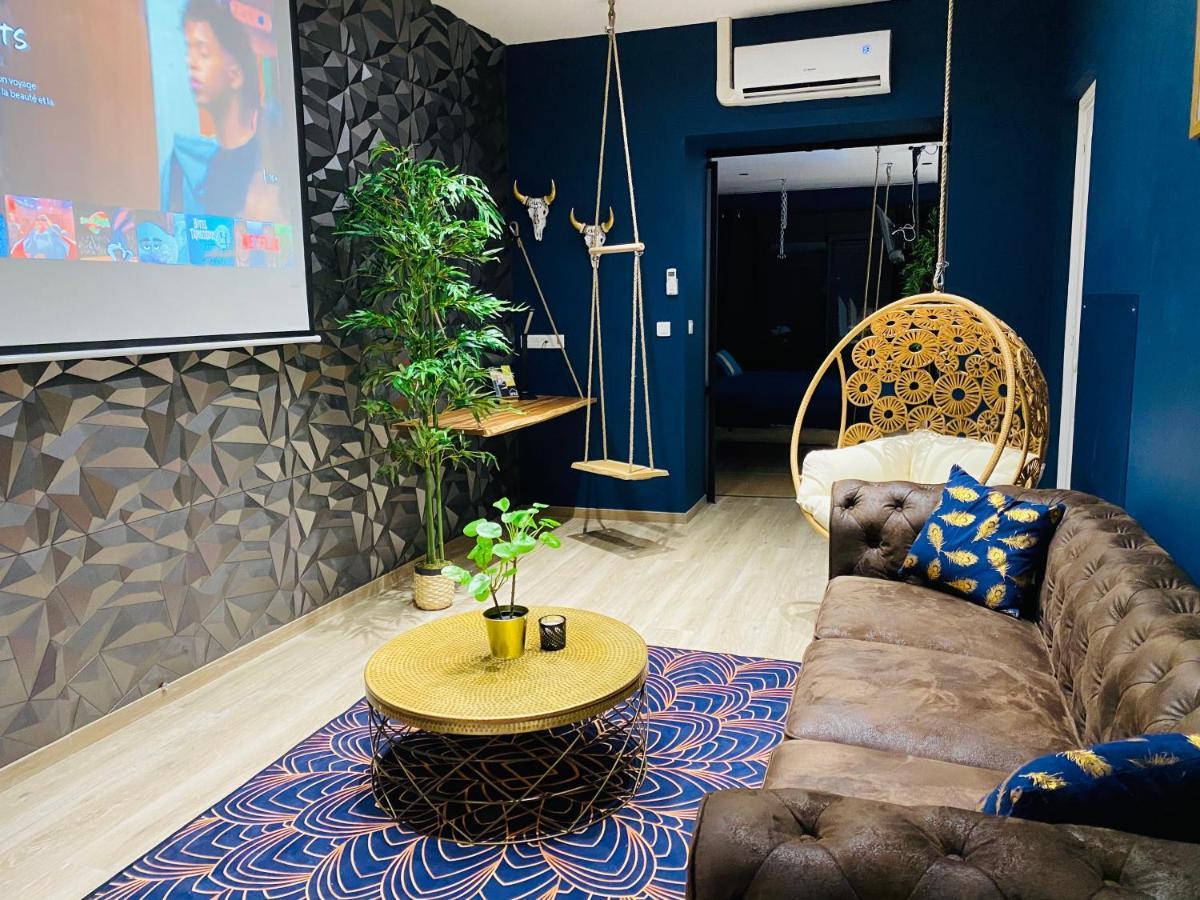 Capsule Temps Suspendu - Balneo, Home Cinema & Billard Валансьєнн Екстер'єр фото
